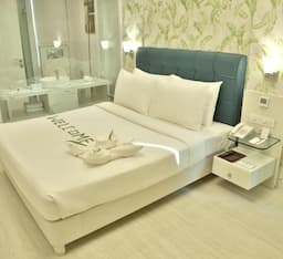 Superior Room - 1 Double Bed 24SQM WiFi Shower